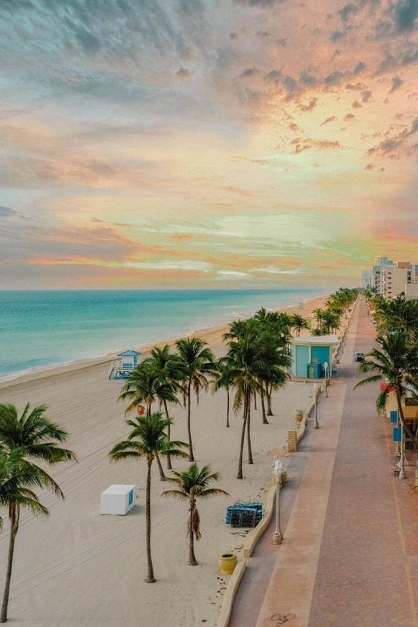 Downtown Hollywood Holiday Retreat Dania Beach Lägenhet Exteriör bild